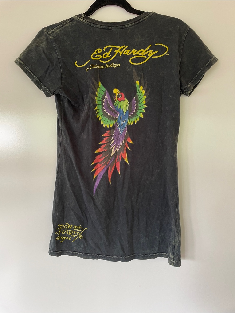 Vintage Ed Hardy Black Graphic Tee with Colorful Parrot Y2K Grunge
